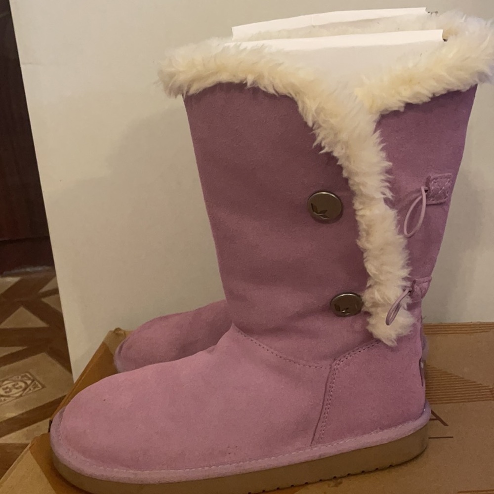 Boots - Picture 2 of 4